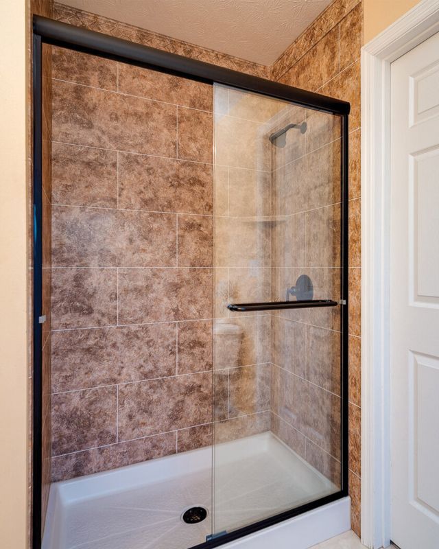 Easy-To-Clean Options For Modern Shower Surrounds
